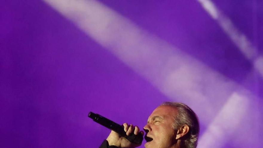 Bertín Osborne, durante un reciente concierto en Gijón.