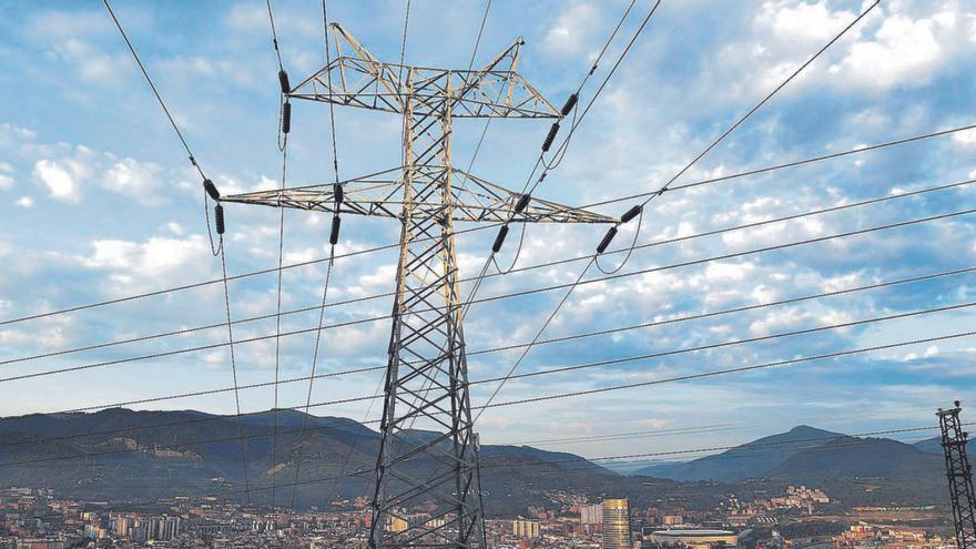 Una torre de transport d’energia en una fotografia d’arxiu. | EFE