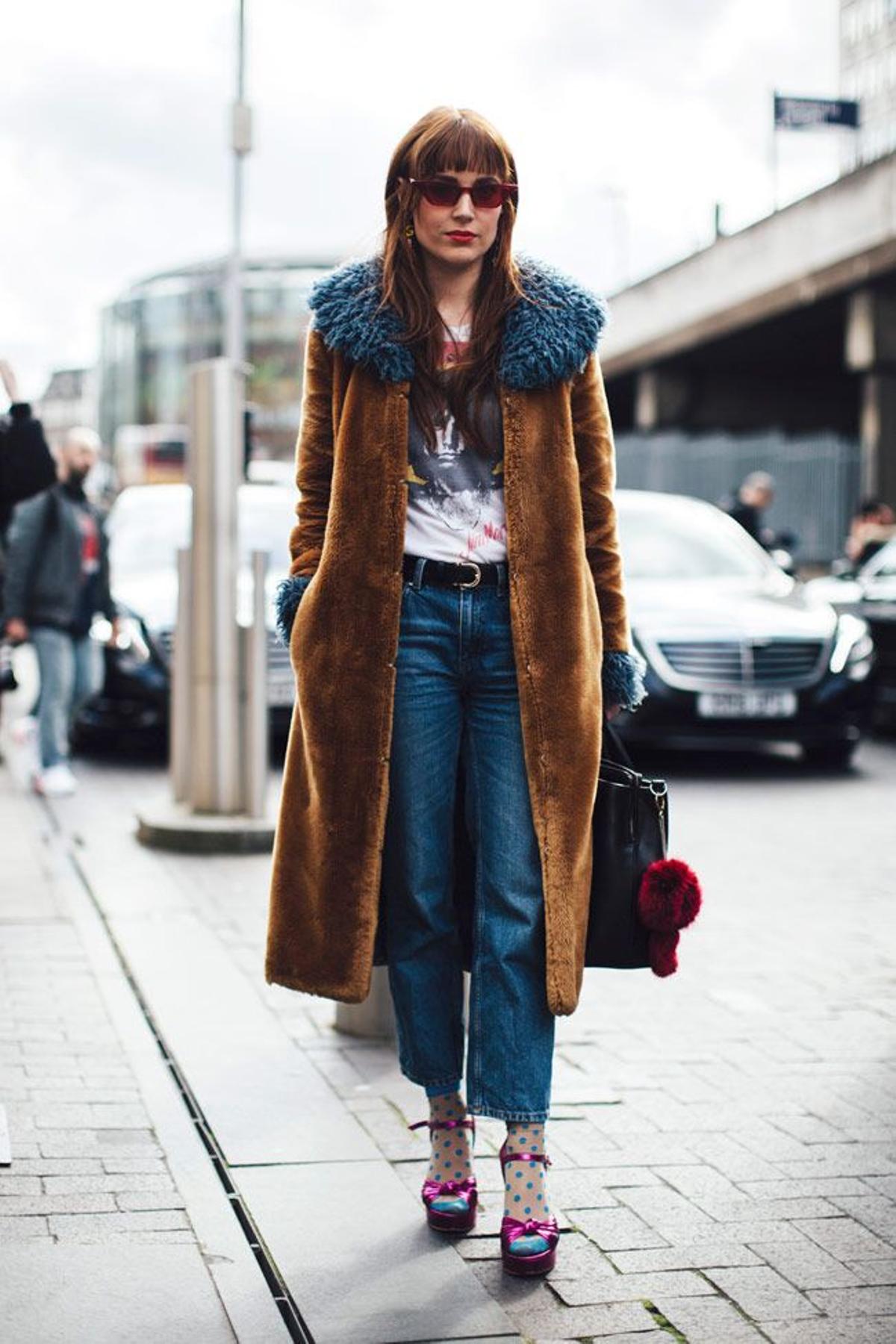 Calcetines con sandalias vistos en el 'street style' de Londres