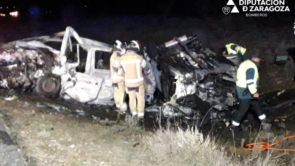 Así han quedado los vehículos tras el accidente en Calatayud.