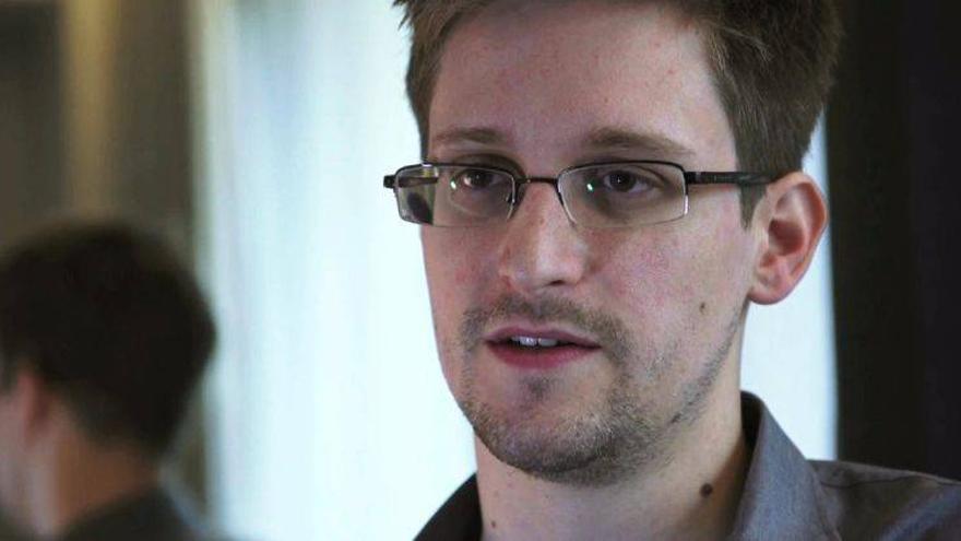 Snowden puede viajar y trabajar en Rusia, excepto en puestos oficiales