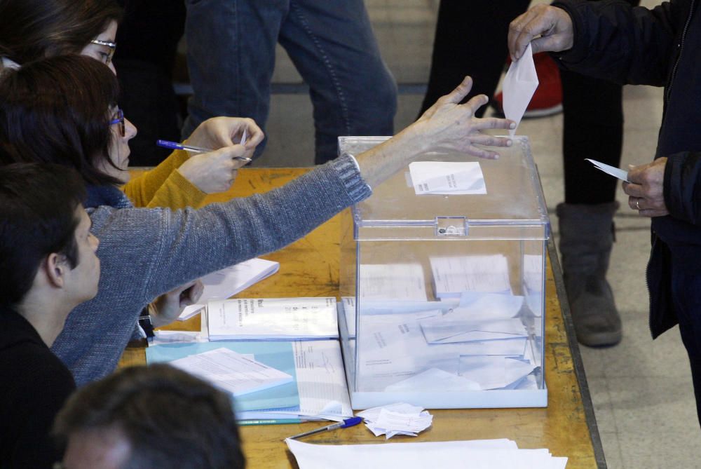 Votacions al col·legi Verd i al pavelló de Palau