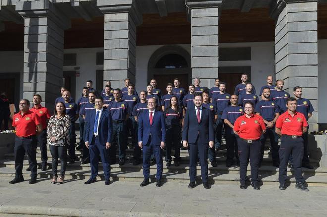 Las Palmas de Gran Canaria da la bienvenida a la "familia" municipal a los 31 nuevos bomberos tras 12 años sin reforzar el Cuerpo