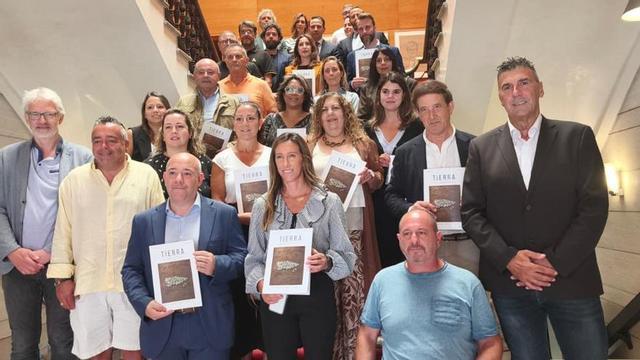 Participantes en la presentación de la revista.