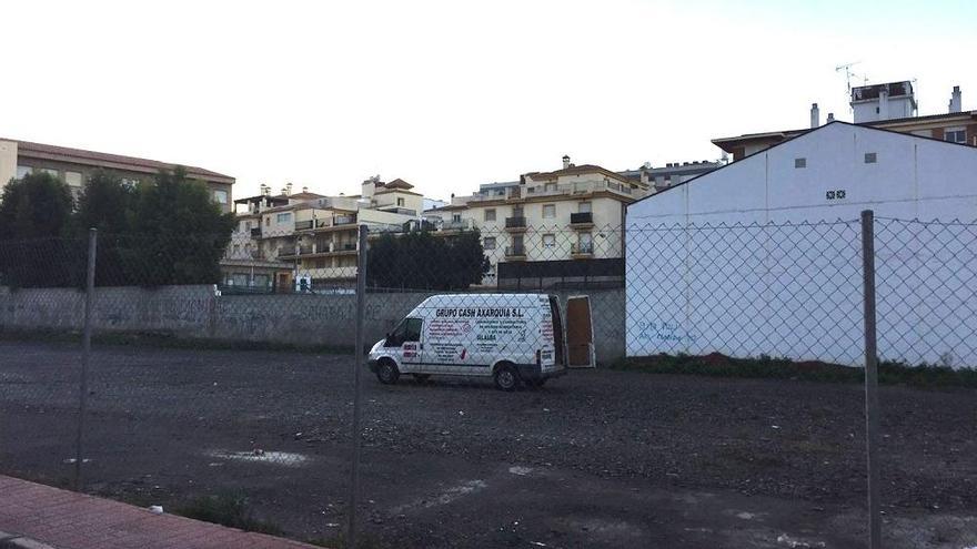 Imagen de la parcela anexa al colegio del Reñidero.