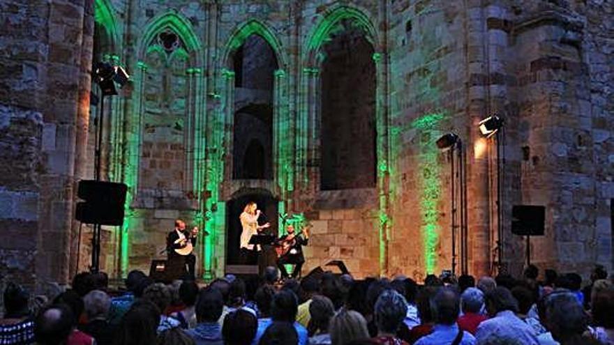 Actuación inaugural del XVII Festival de Fados de Castilla y León.