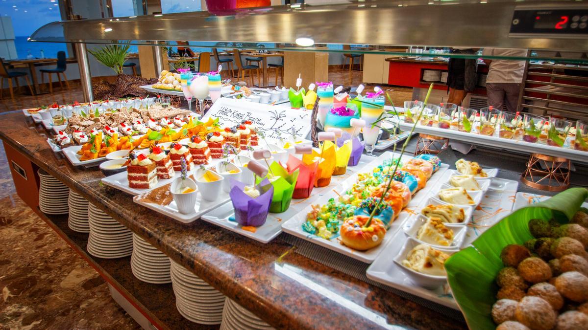 Koral Beach dispone de un restaurante buffet, con cocina en directo a partir de las mejores materias primas de la zona.