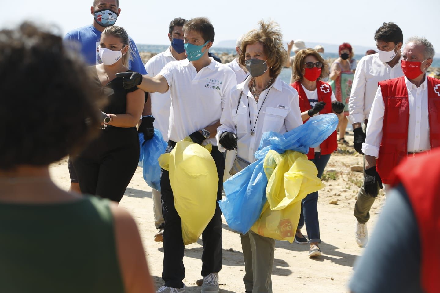 La Reina Sofía inicia en Alicante una recogida de residuos que llega a 300 puntos de España