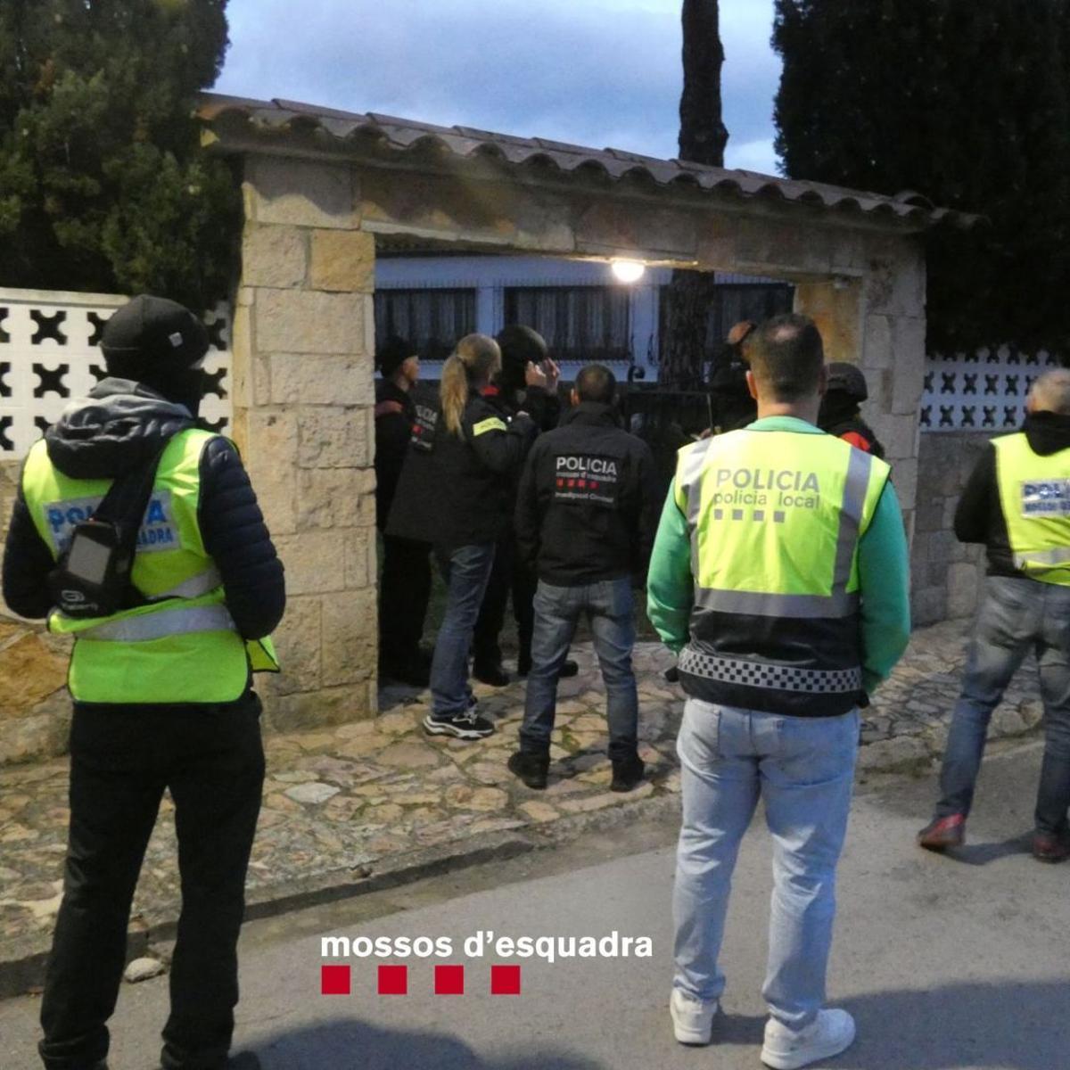 Imagen de una operación policial contra el tráfico de marihuana en Santa Cristina de Aro