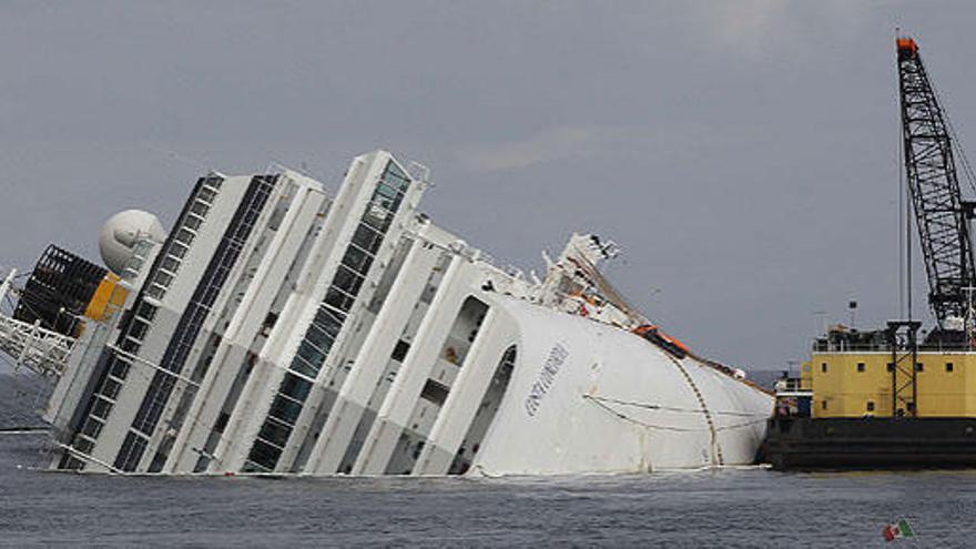 Aspecto del &#039;Costa Concordia&#039; en una imagen de este martes.