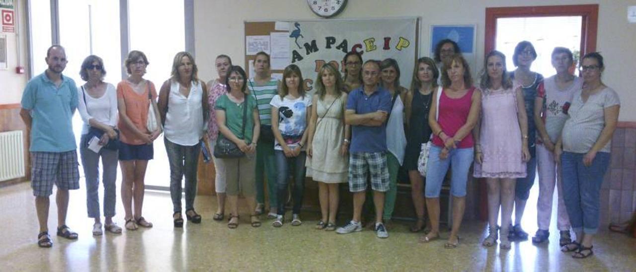 El colegio Roís de Corella pierde tres maestros por la integración forzada del Josep Camarena