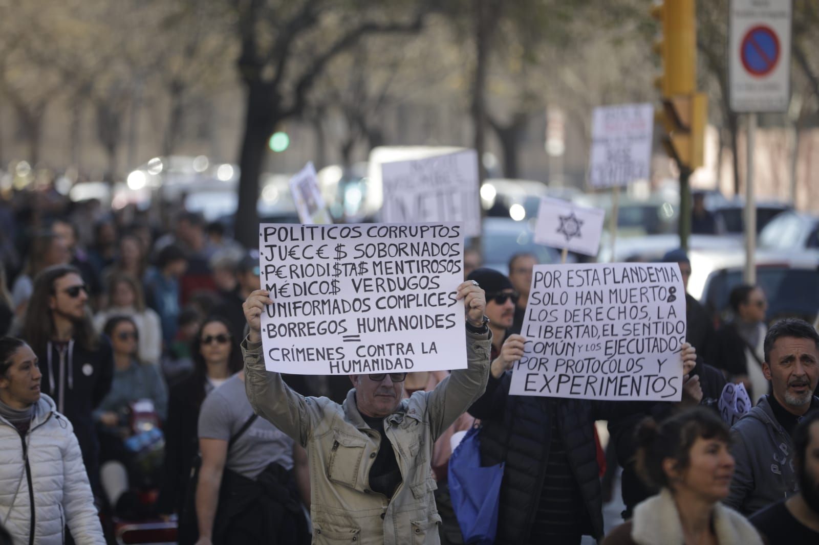 Cerca de 3000 personas se manifiestan en Palma contra el pasaporte covid