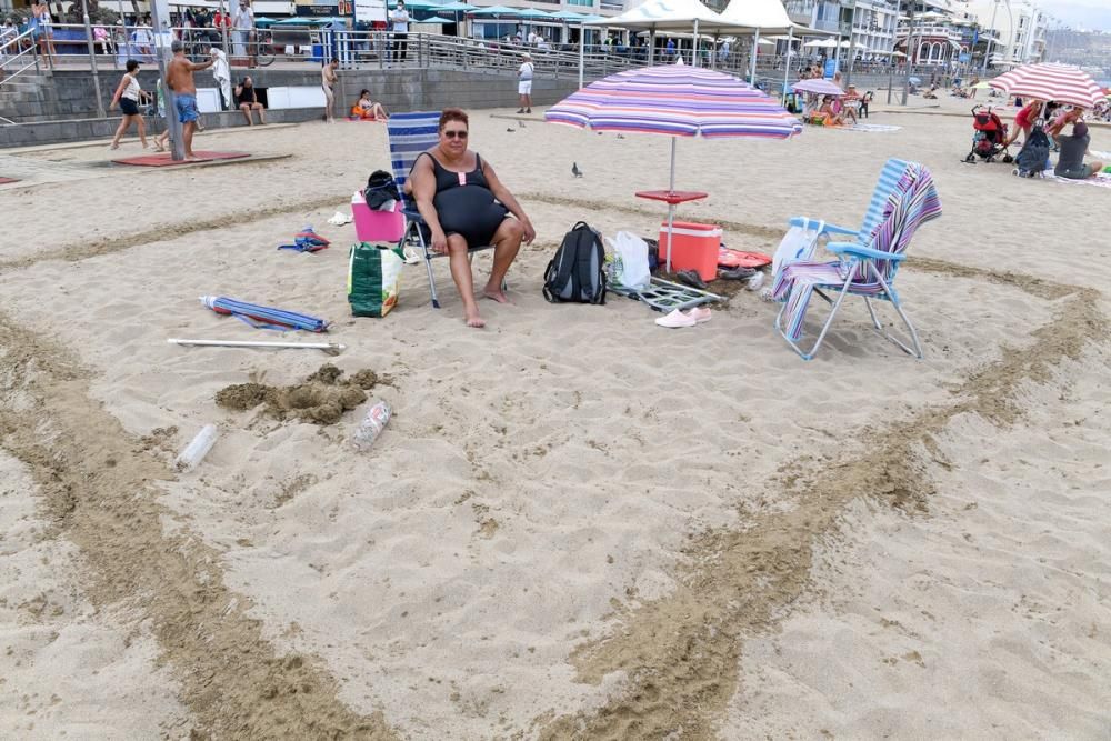 Las mascarillas invaden Las Canteras