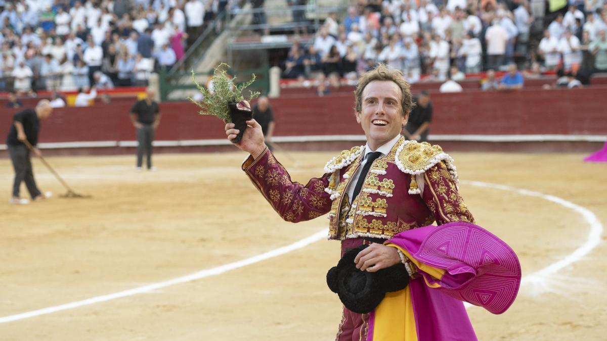 Román corta una oreja y Rufo destaca en la primera corrida de la Feria de Julio