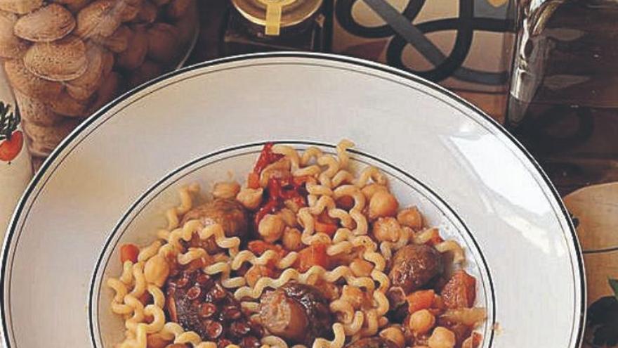 Cómo preparar pulpo guisado con garbanzos y pasta