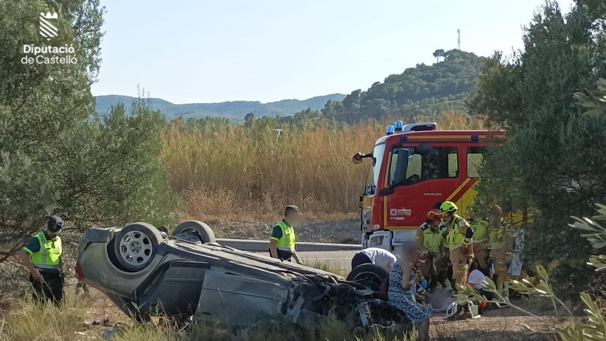 Vehículo salido de la vía y volcado en la A23, en Altura