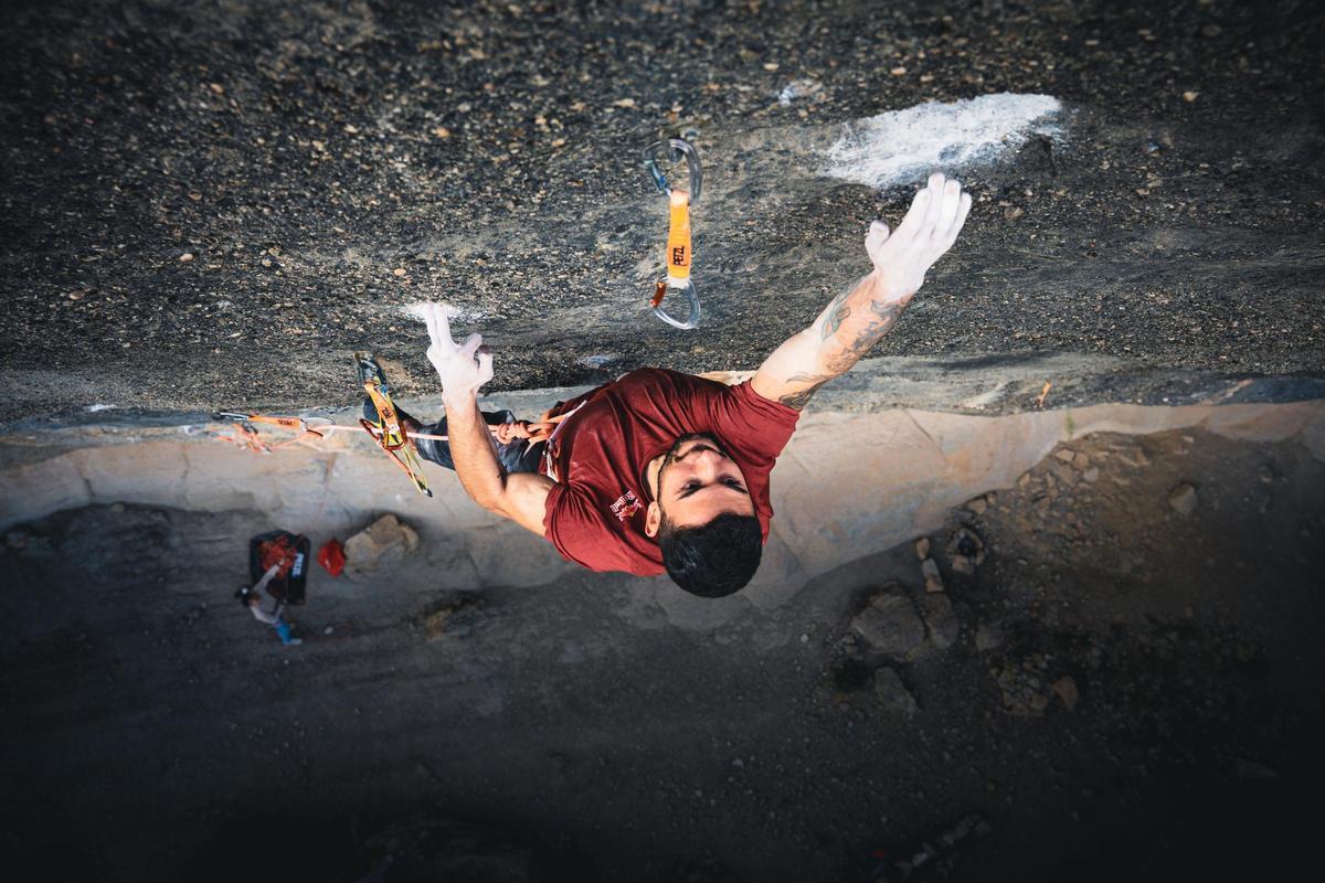 Alberto Ginés, en plena escalada