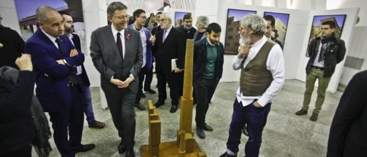 Antoni Miró y Miquel Navarro inauguran una exposición sobre puentes y chimeneas