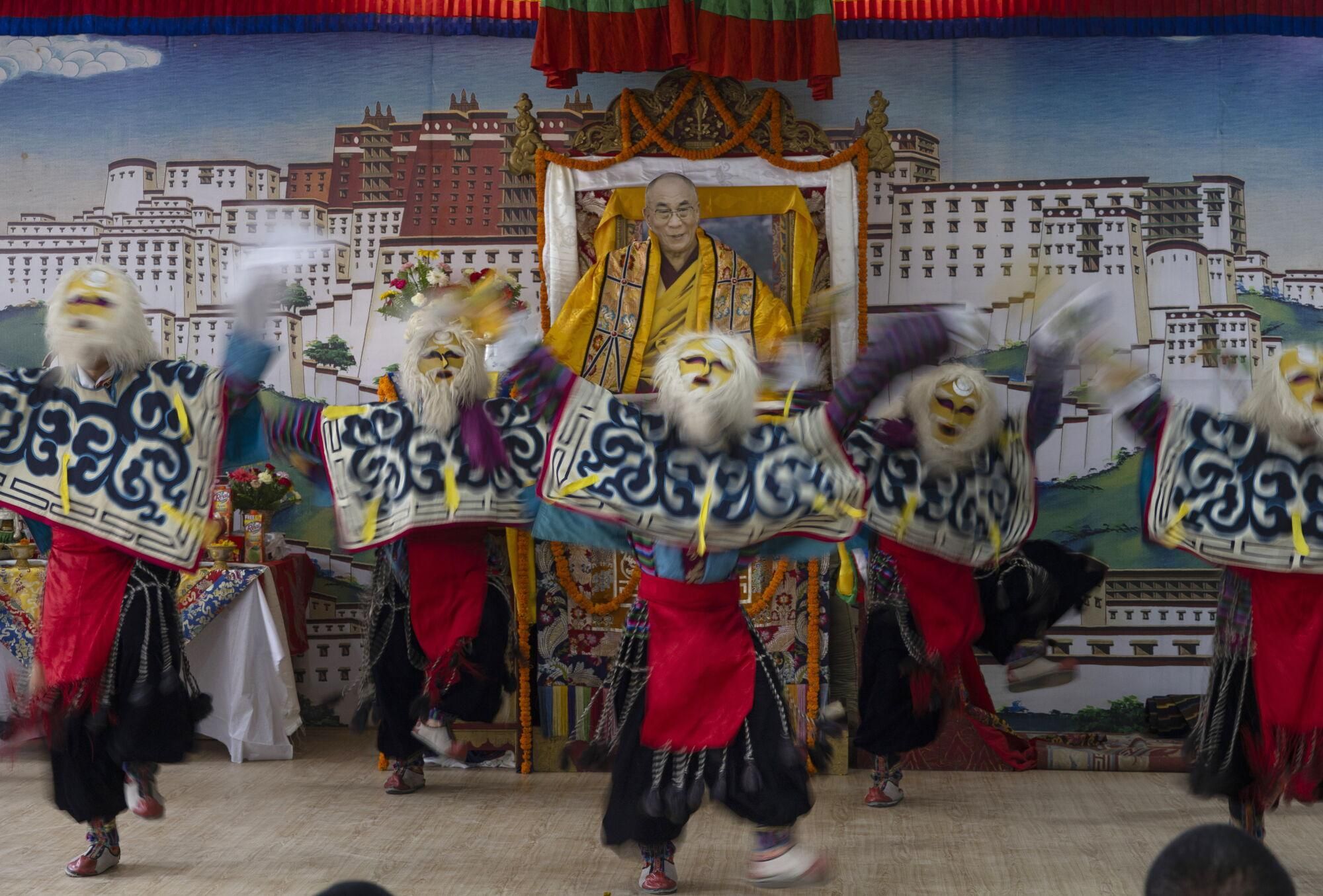 Kathmandu (Nepal), 06/07/2025.- Tibetan artists in traditional attire perform a dance during an event marking the Dalai Lama's 90th birthday in Kathmandu, Nepal, 06 July 2025. More than 1,000 monks, diplomats, human rights activists, and other Tibetans gather at the Jawalakhel Tibetan Handicraft Centre to celebrate the Dalai Lama's 90th birthday. EFE/EPA/NARENDRA SHRESTHA