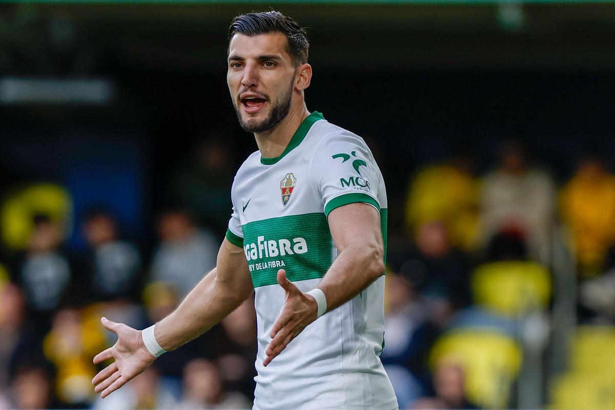Rafa Mir, delantero del Elche, acusado de agresión sexual
