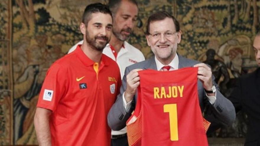 Rajoy desea suerte a la selección de baloncesto: “Dadnos alegrías”