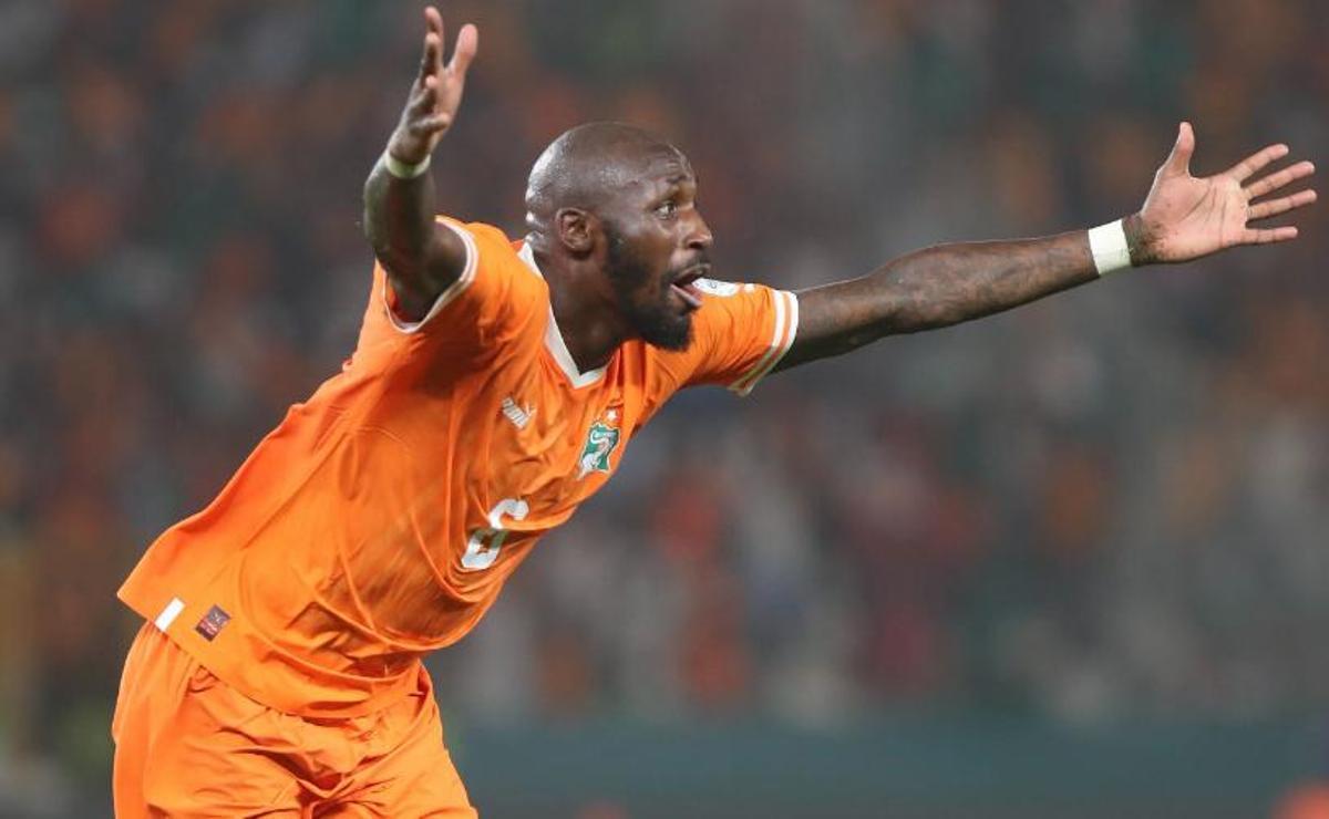 Seko Fofana, jugador de Costa de Marfil celebra el pase a semifinales de la Copa África