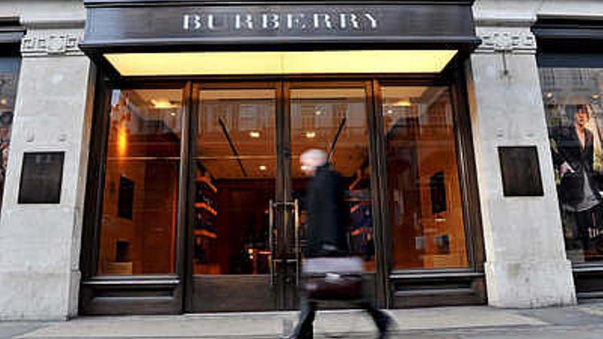 Burberry cierra su negocio en España y suprime 250 empleos