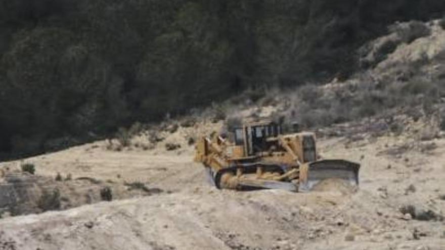 El Seprona paraliza por cuarta vez en dos semanas las obras sin licencia en Lo Zafra