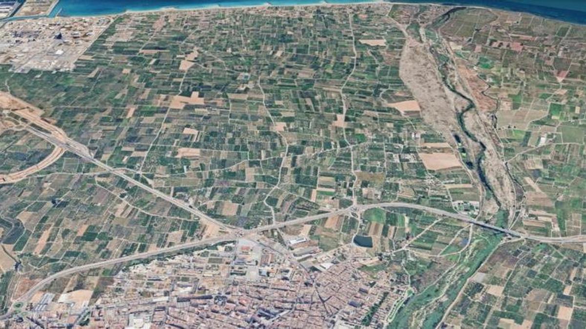 Vista aérea del núcleo urbano de Almassora y la zona de la playa, junto al Serrallo.