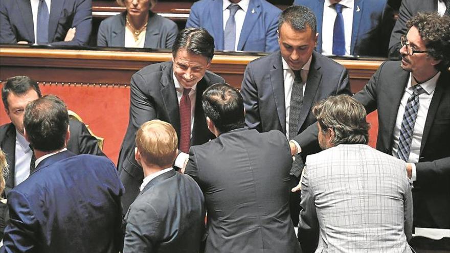 Conte pone fin al Gobierno italiano y carga contra el populista Salvini