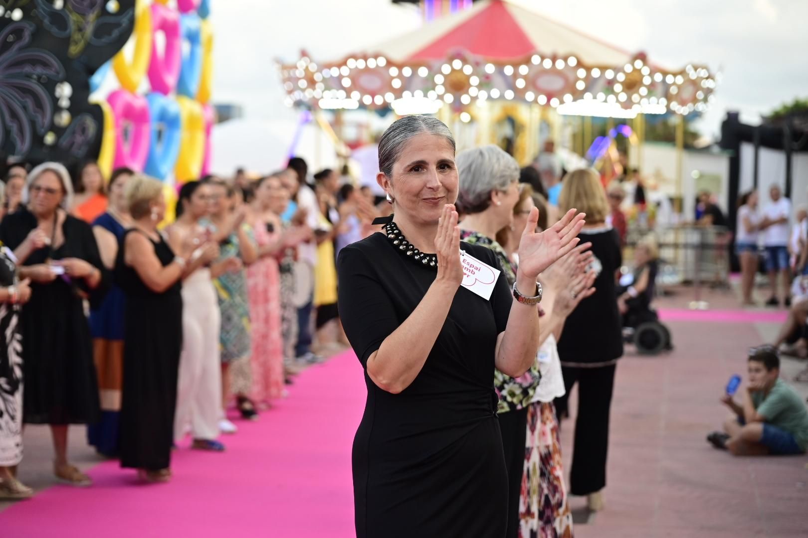 El Moll de Costa se viste de moda con el desfile solidario de Cáritas
