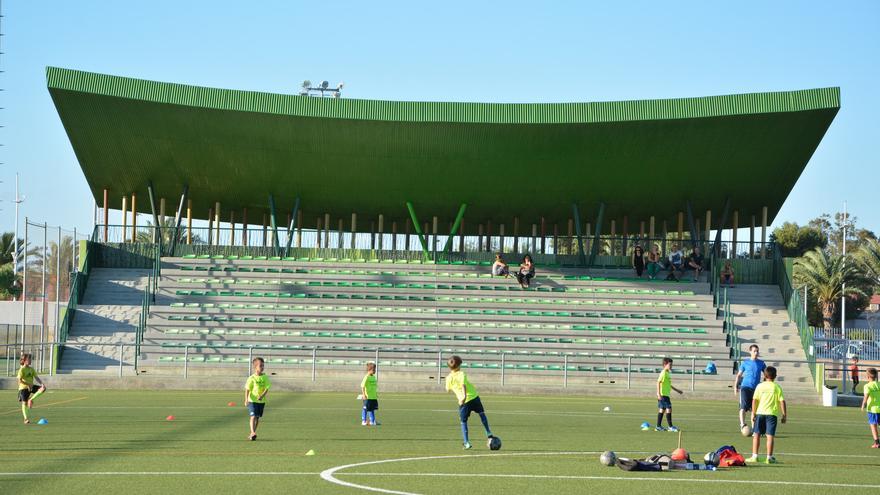 LV cuestiona que Torrevieja contrate las escuelas deportivas a la firma que tiene como directivo un exedil del PP