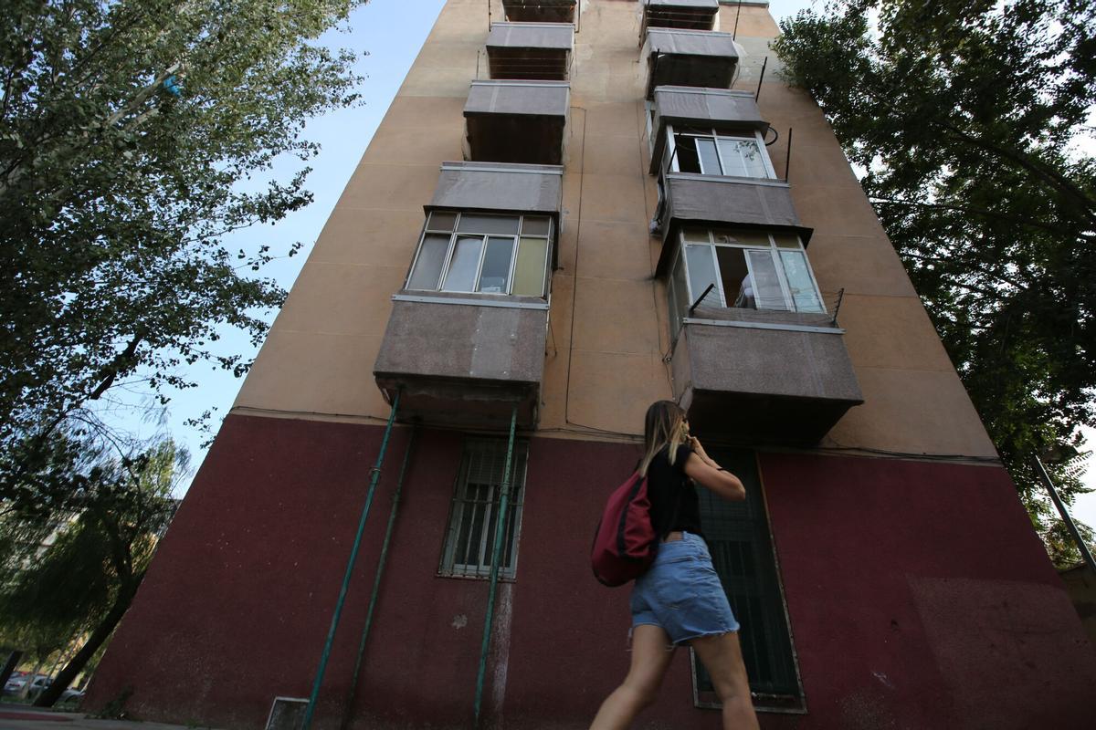 Bloque apuntalado en el Besòs i el Maresme, en Barcelona.