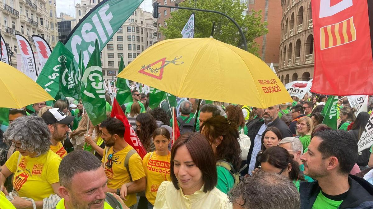 Diana Morant acude a la manifestación de los profesores