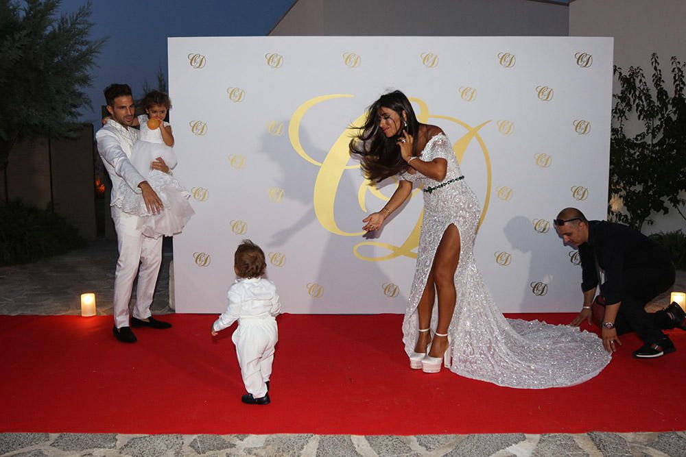 Cesc Fàbregas, Daniella Semman y dos de sus hijos.