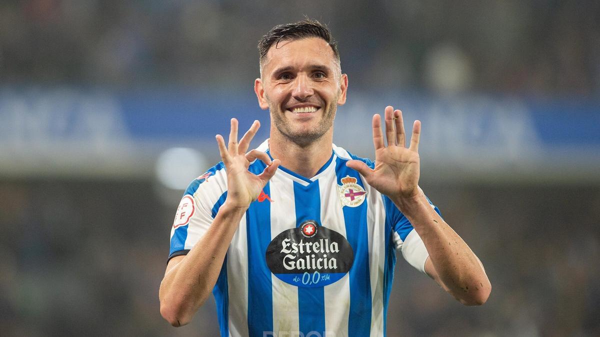 Lucas Perez facing the possibility of surpassing Leo Messi