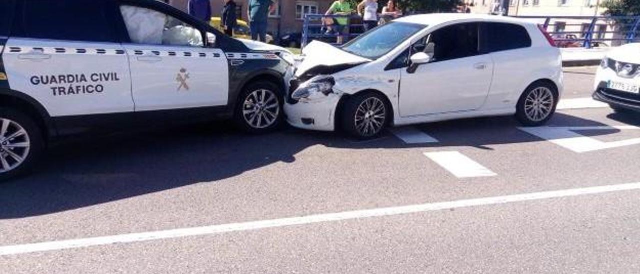 El hombre que huyó de la Policía Local y chocó con la Guardia Civil tenía dos órdenes de búsqueda y detención