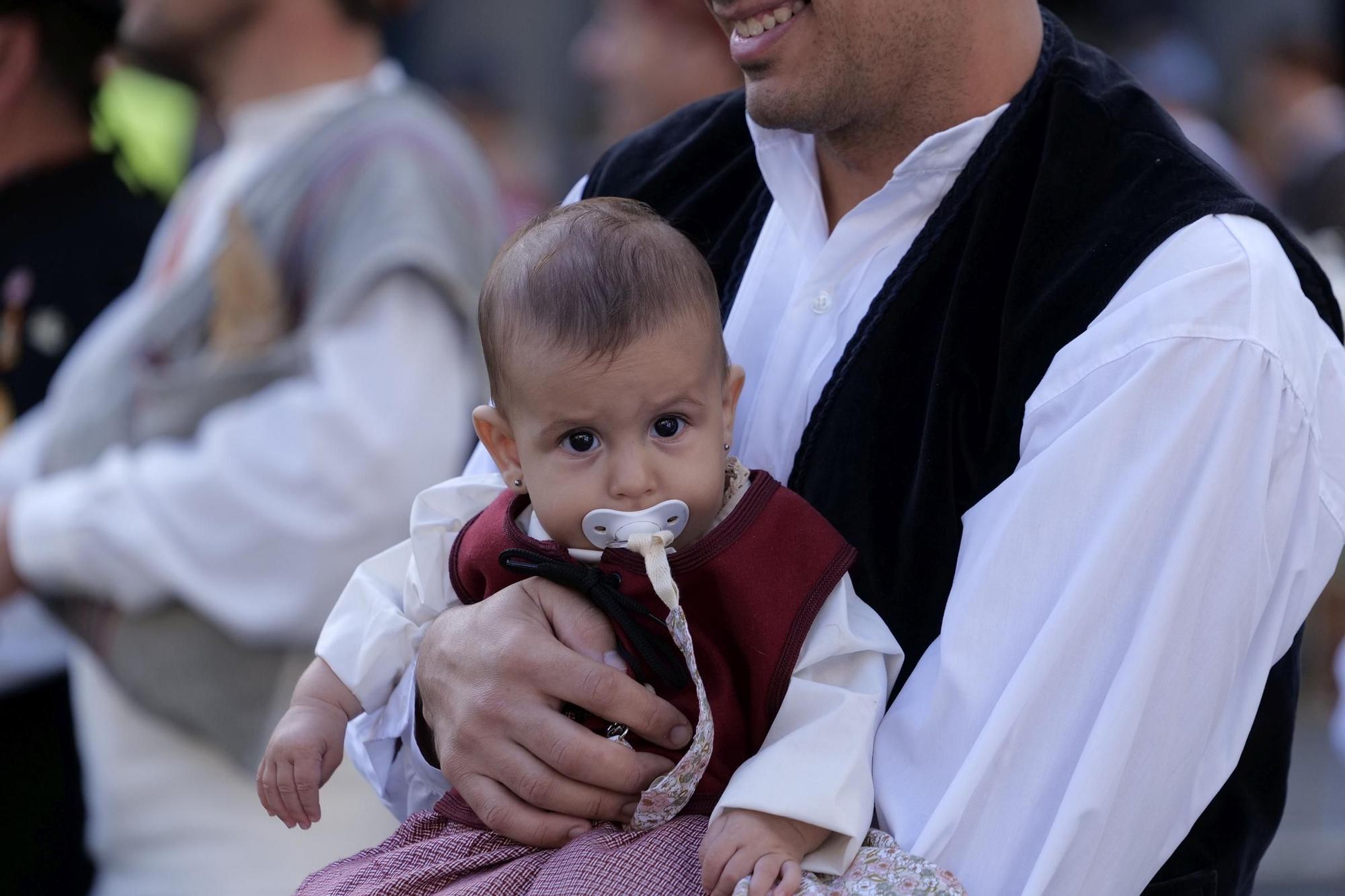 En imágenes | Zaragoza vive su día grande con la Ofrenda de Flores a la Virgen del Pilar