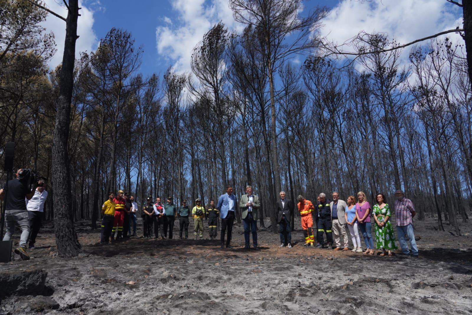 Las imágenes de la visita de Pedro Sánchez a la zona del incendio de Bejís