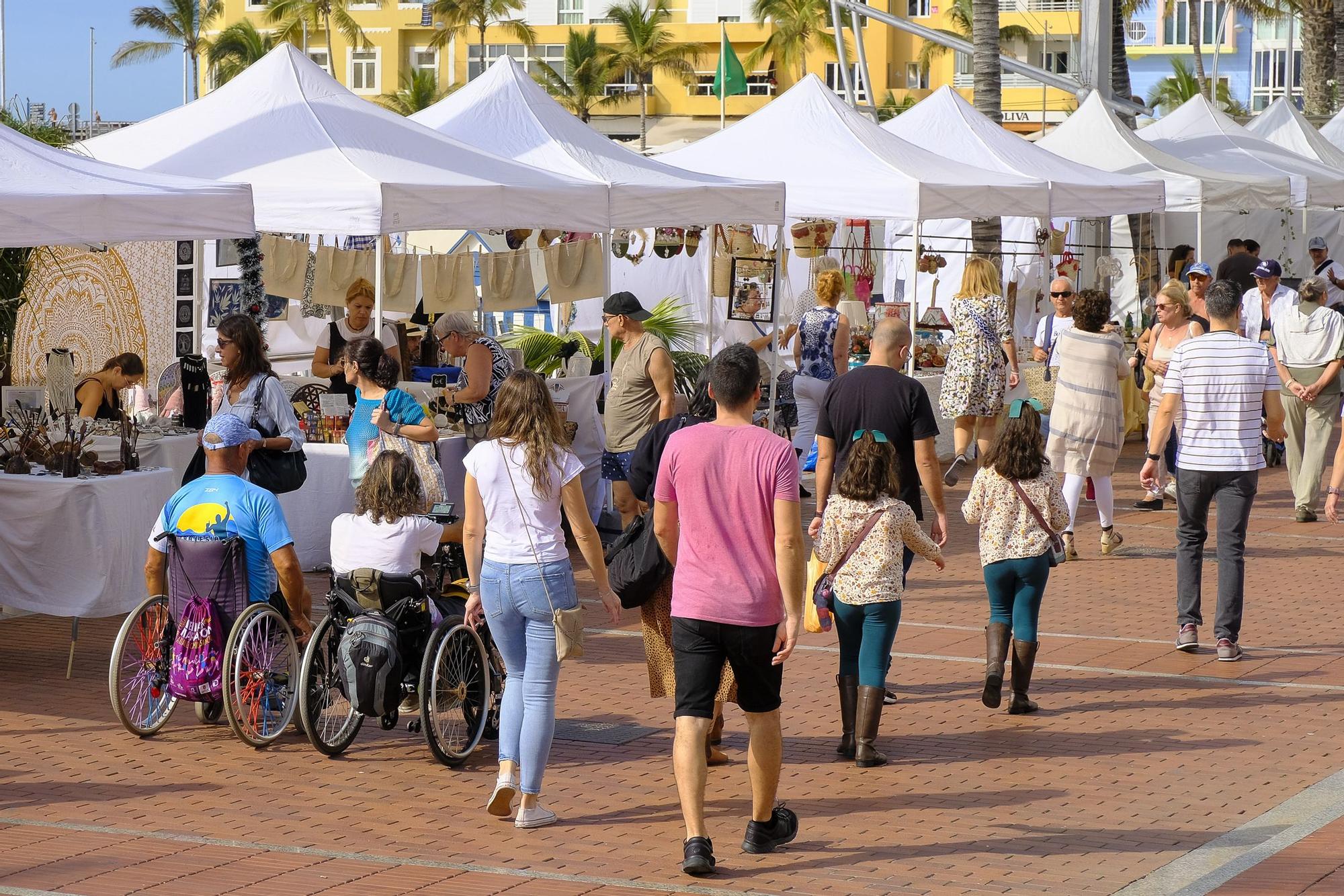 Belén de arena y mercadillo de Las Canteras