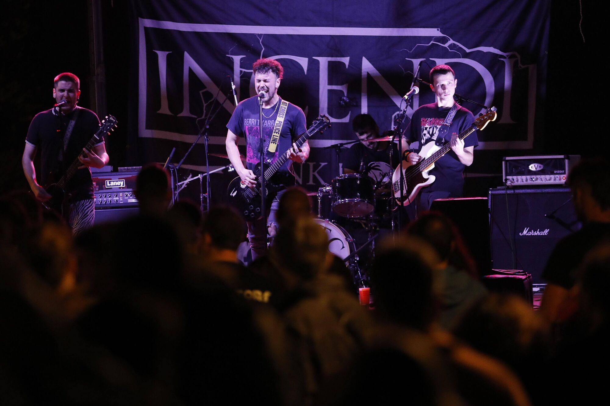 Girona. Plaça Sant Pere. 13e Sant Pere Rock. Concert Incendi Punk Rock.