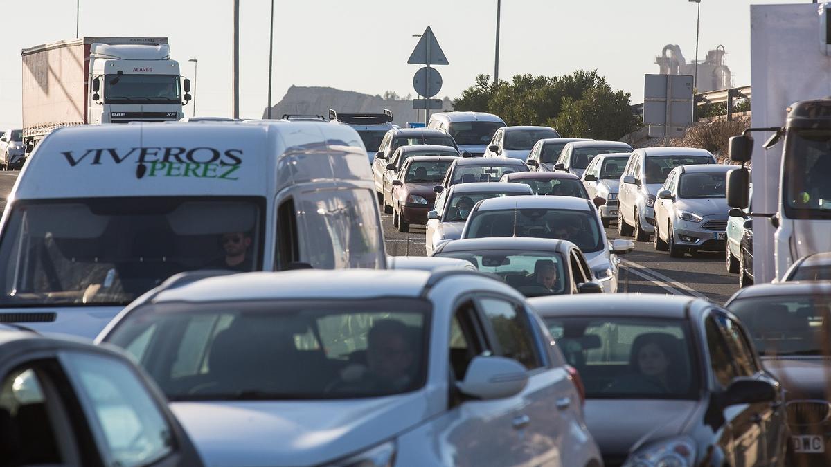 Atascos a la entrada de Alicante por la Universidad