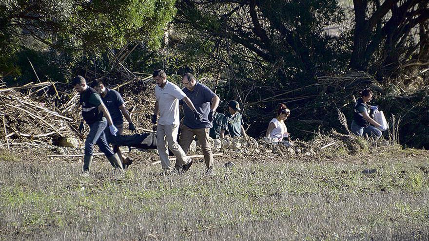 Imágenes de la recuperación de uno de los cadáveres y de las riadas. // S.Mantas/B.Capó