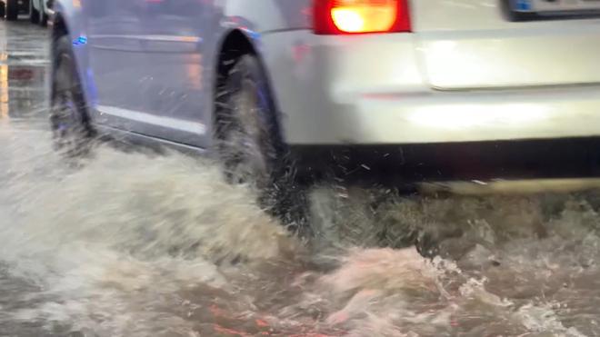 La rambla Ibèria de Sabadell, cortada por inundación