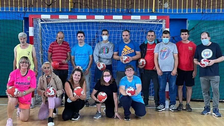 La Federación de Balonmano de la Comunitat Valenciana, dentro de su proyecto ‘Balonmano Somos Tod@s’ para conseguir la igualdad y la inclusión a través del deporte, ha comenzado los entrenamientos en 4 ciudades del territorio valenciano.