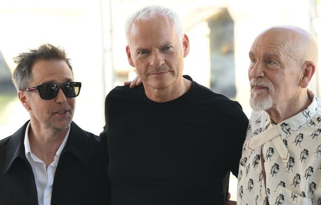 John Malkovich presenta en Venecia su candidatura al Oscar en lo nuevo de Martin McDonagh