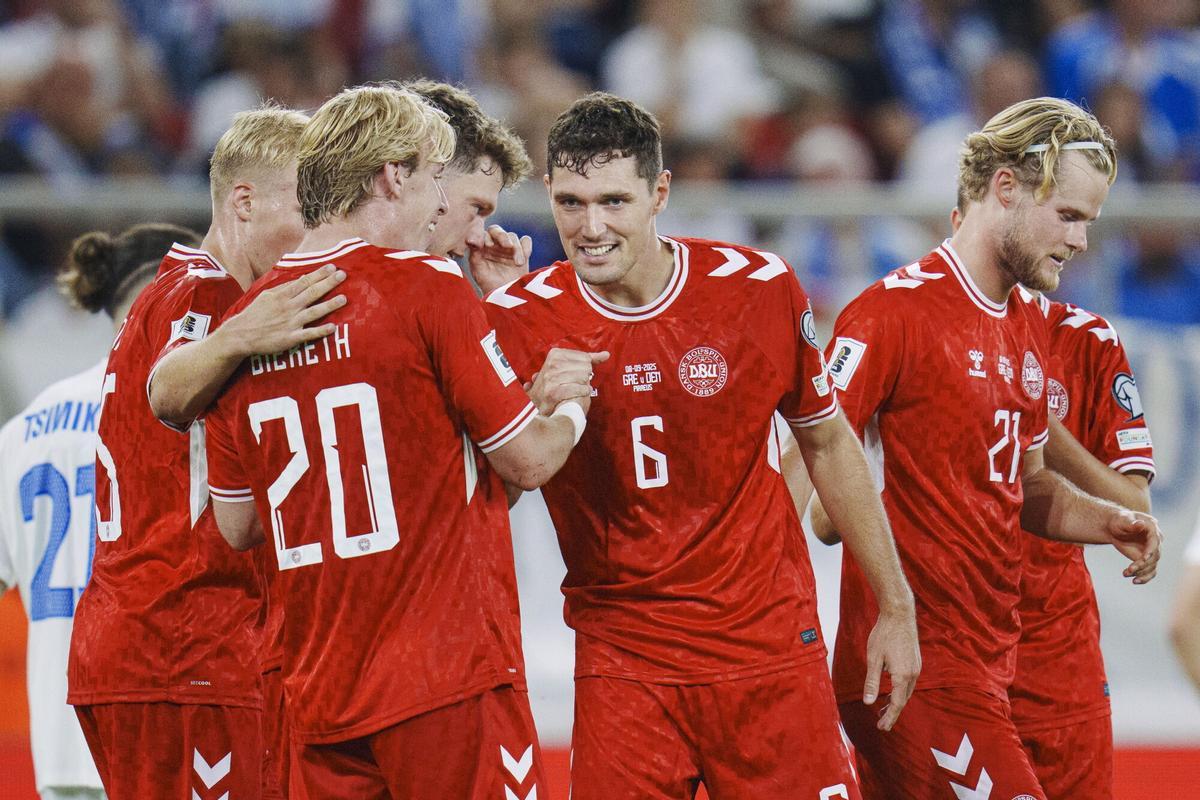 Christensen celebra su golazo con la selección de Dinamarca frente a Grecia