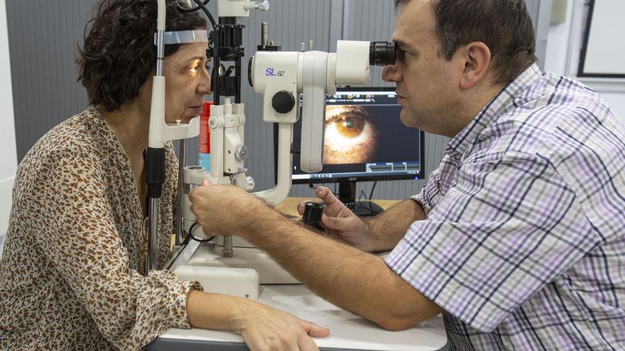 Médicos y oftalmólogos rechazan a  los ópticos en Atención Primaria