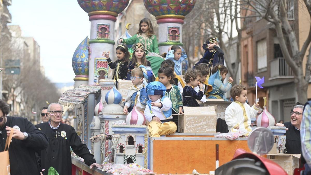 El Pregó Infantil llena de color y diversión las calles de la ciudad