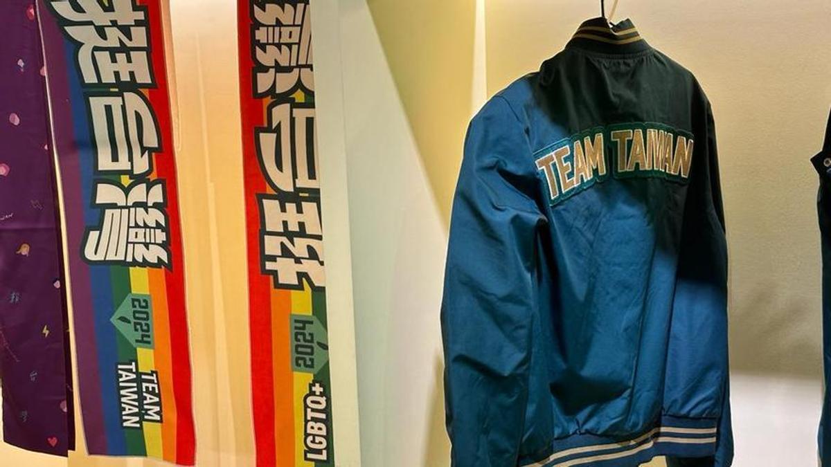 Una chaqueta de béisbol en la sede electoral del Partido Democrático Progresista (PDP) en Taipei, una de las pasiones del candidato, Lai Ching-te.